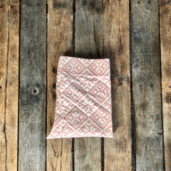 Salmon and Cream Pattern Leggings - Picture 2 of 4